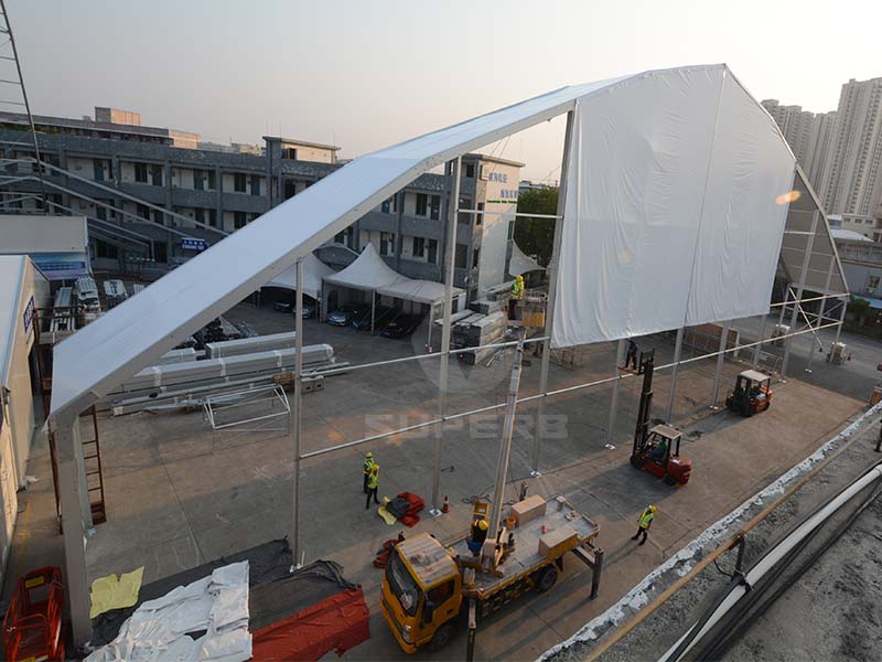 Instalación de carpa poligonal de 50 * 100 m dv